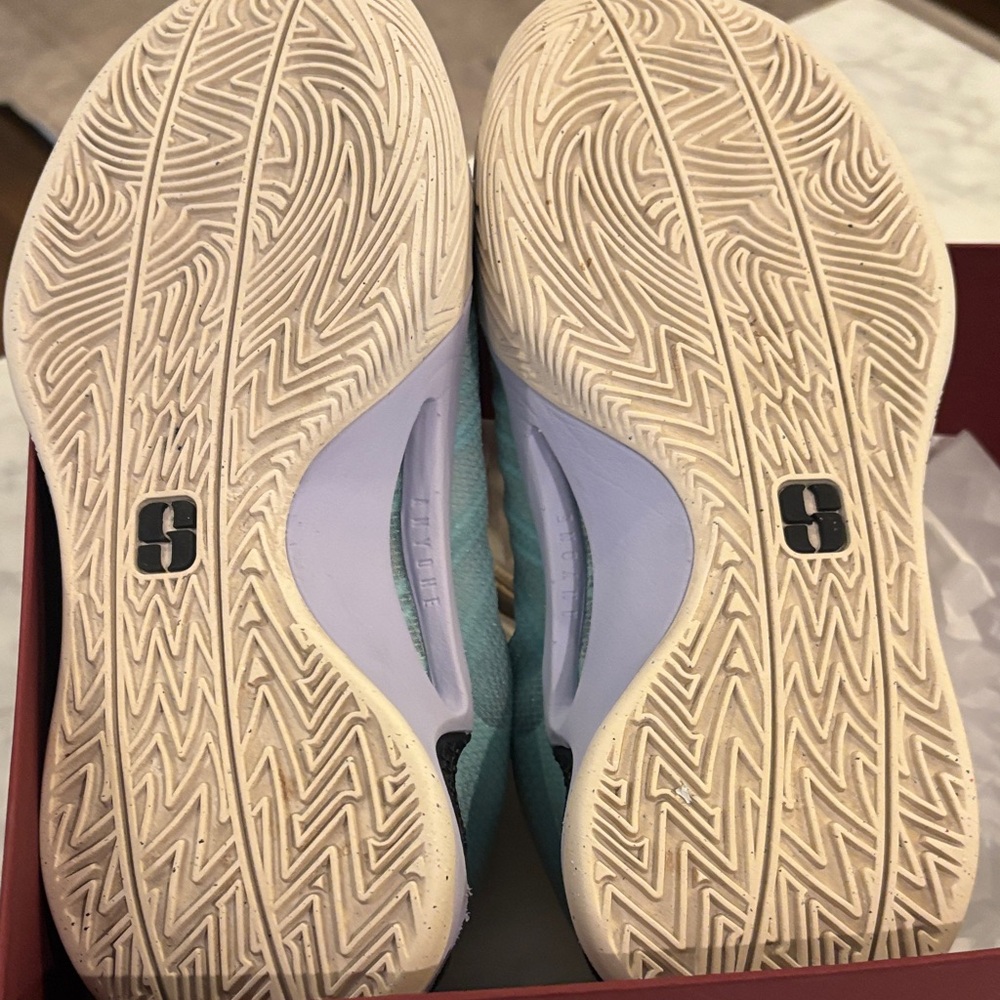 Women's Nike Sabrina Basketball 🏀 Shoes - Picture 4 of 4